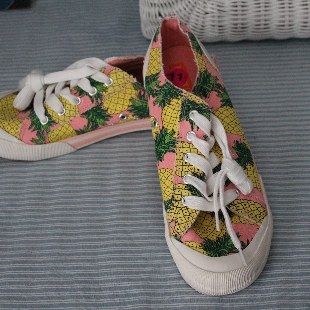 Roxi Rocket Dog Shoes w Pineapples NWT SZ 11
